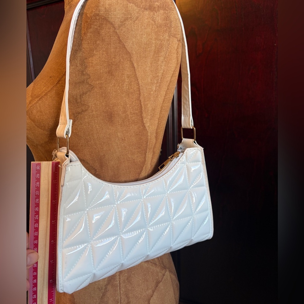 -SOLD- Unk Glossy White Quilted Shoulder Bag - Picture 4 of 5
